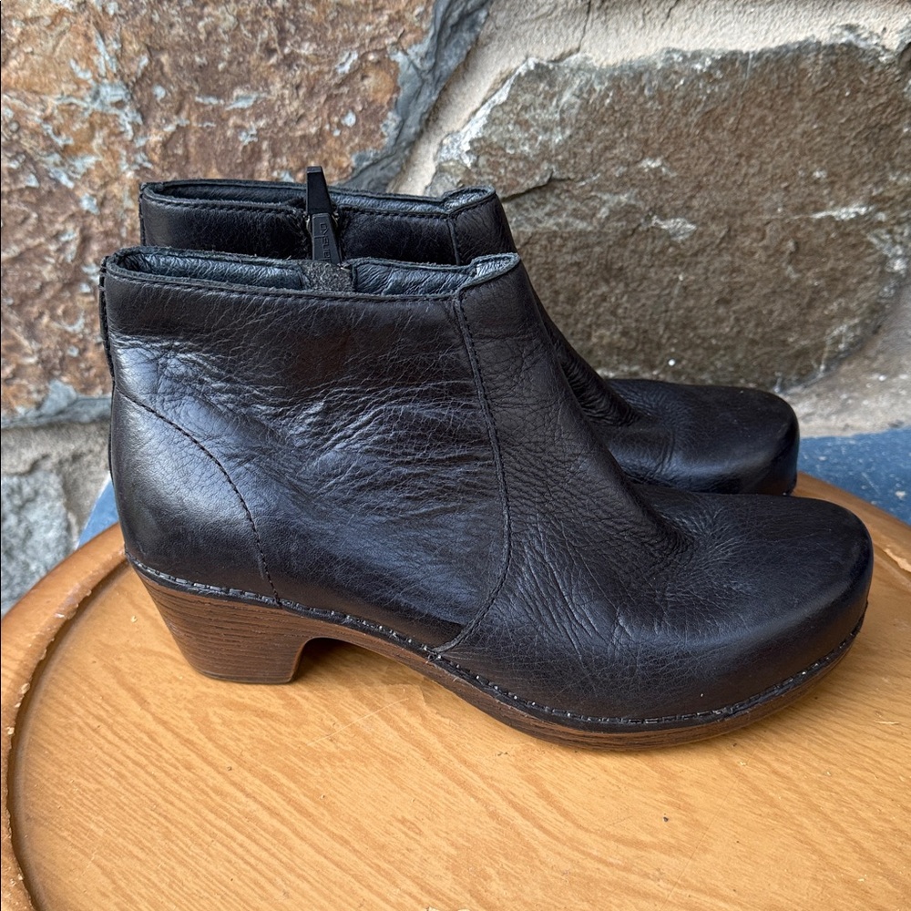 Dansko Black Leather Ankle Booties Side Zip Comfort Heel EU 38 - Picture 5 of 7
